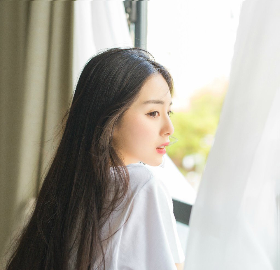 我们都曾付出真心，以不同的方式。我们只是当时理解不了彼此，谁也不欠谁，爱情无需缅怀。你是那些年月里最烈的酒，我是真的认真醉过。